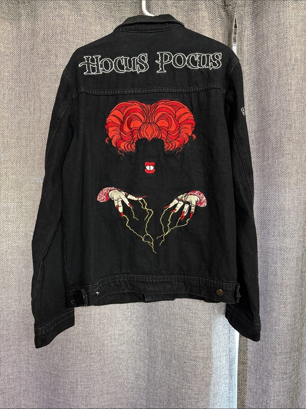 Black 'Hocus Pocus' Graphic Jean Winifred Jacket Halloween Disney Unisex Witch - Picture 8 of 8